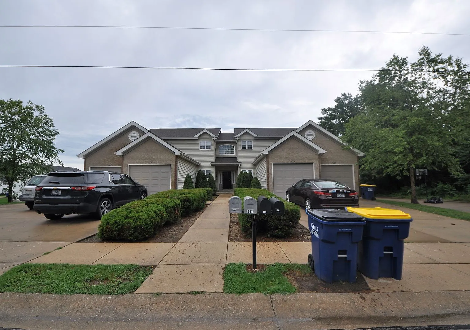 Updated 3 Bedroom Townhome — Photo 1