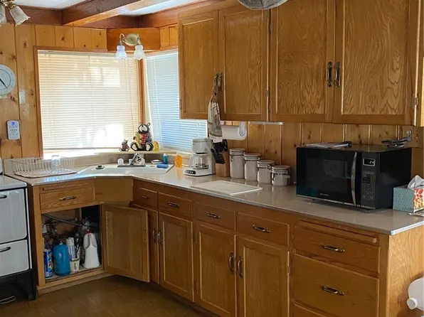 32986 Spruce Dr, Green Valley Lake, CA 92341