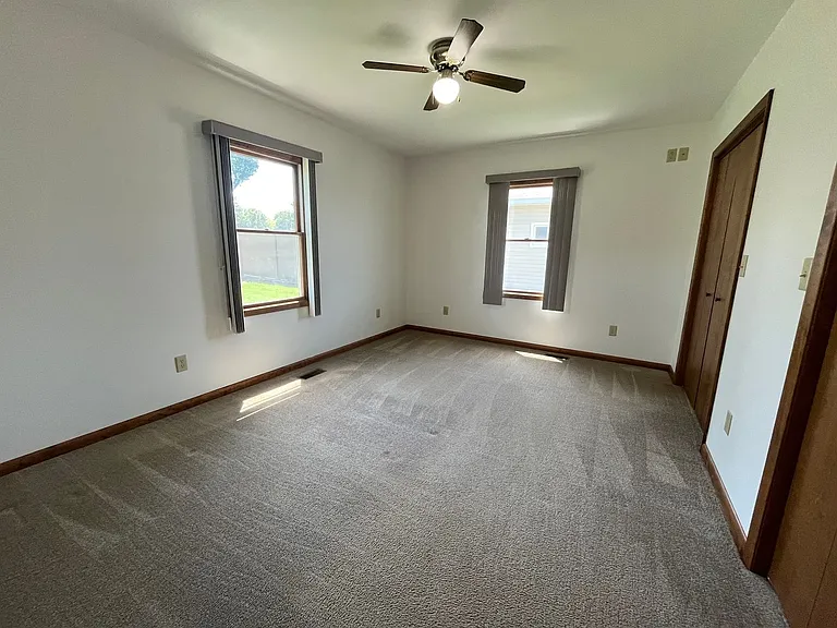 5009 E Linden Ln — Photo 19