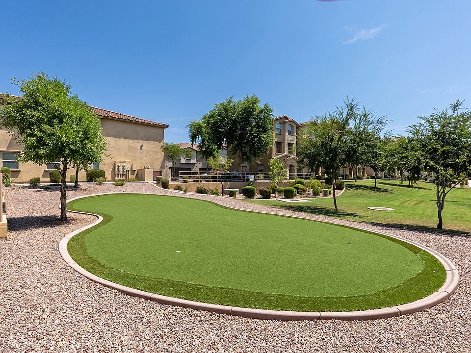Miniature Green Putting Area