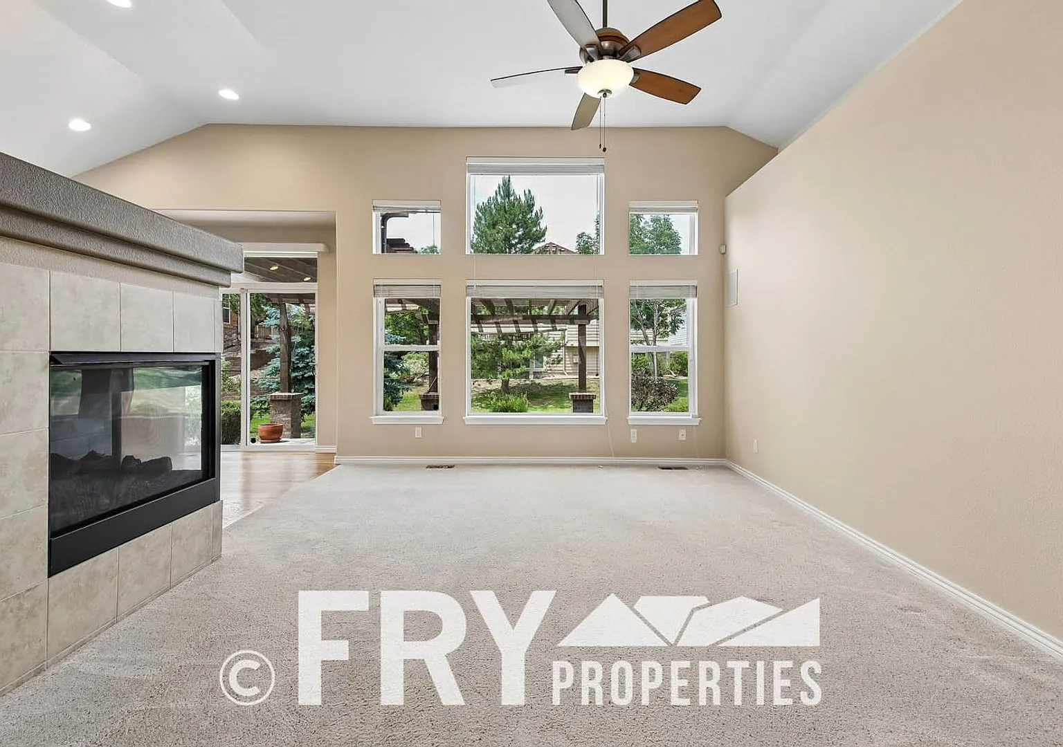 Private Cul-de-Sac Living with 3-Car Garage in Northwest Arvada — Photo 4
