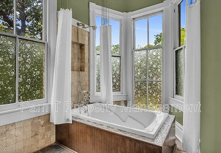 201 W 37th St #MAIN HOUSE — Photo 33