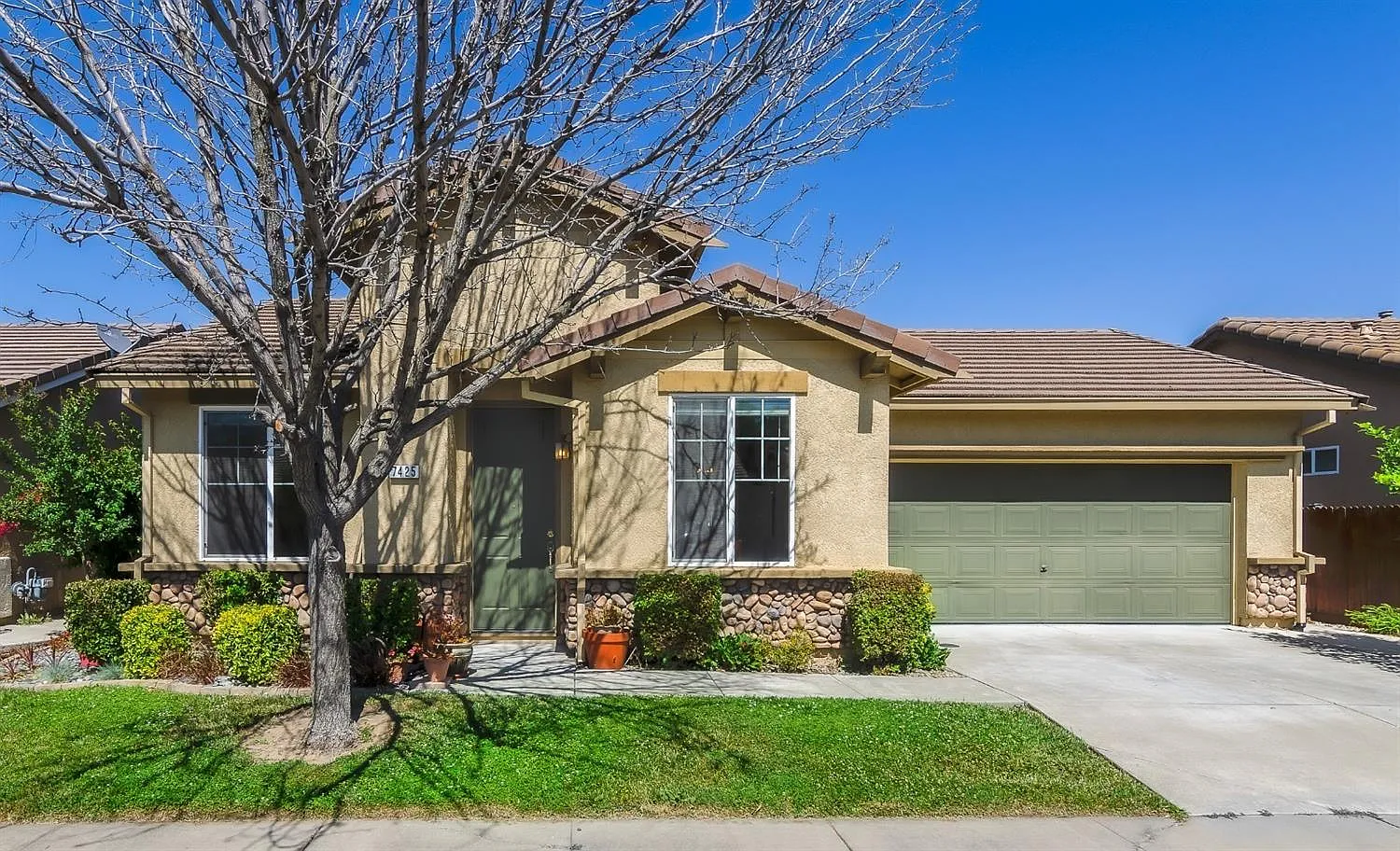7425 Sun Reign Ln photo 1