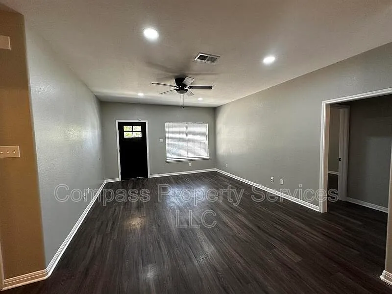 4 bed, 4.0 bath, 1720 sqft, $1,950 — Photo 2