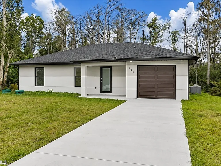 640 Lydia St — Photo 24
