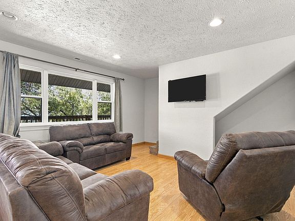 2nd image of 425 Eagle Drive