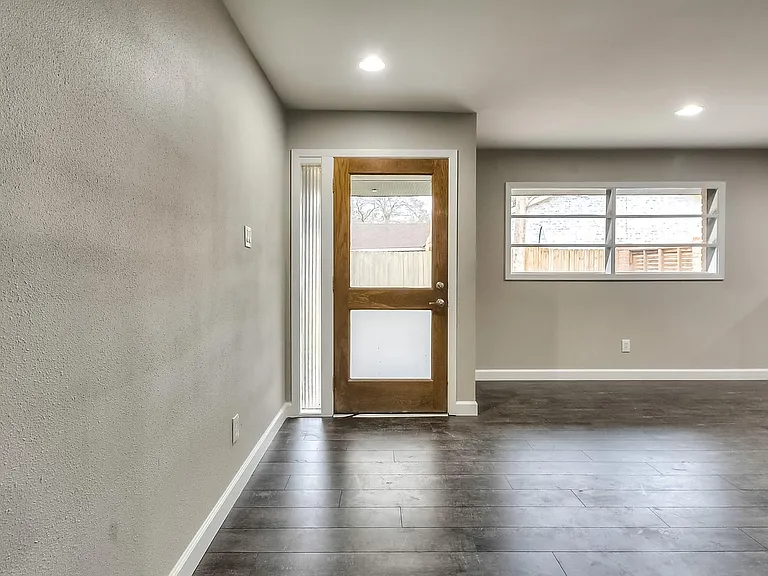 9006 Dunlap St — Photo 5