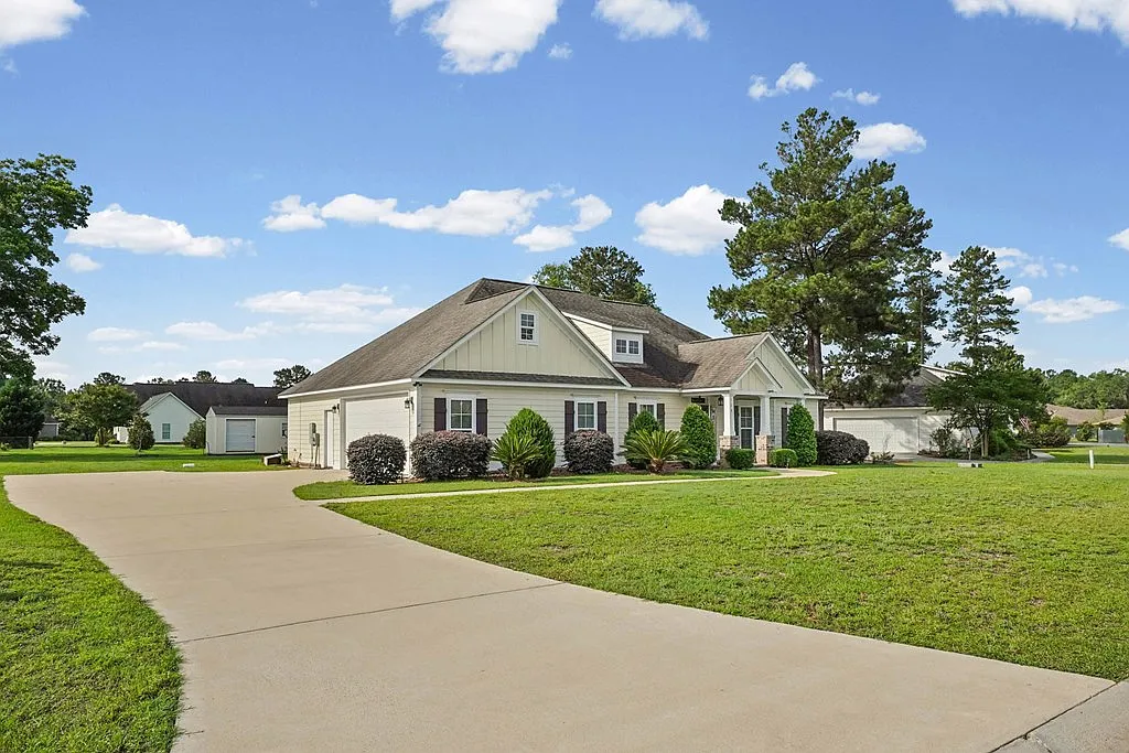 4 bed, 3.0 bath, 2270 sqft, $3,300 — Photo 3