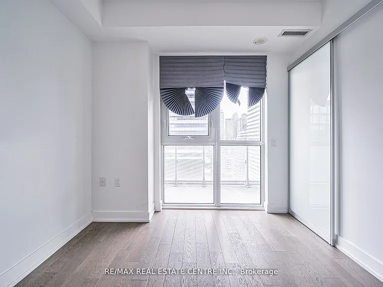 7 Grenville St #2605 — Photo 21