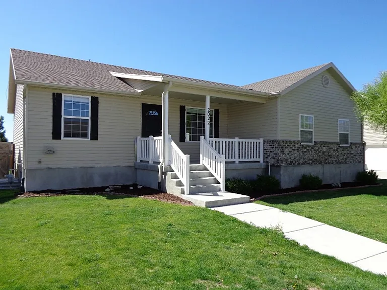 2022 E Juniper Dr — Photo 1