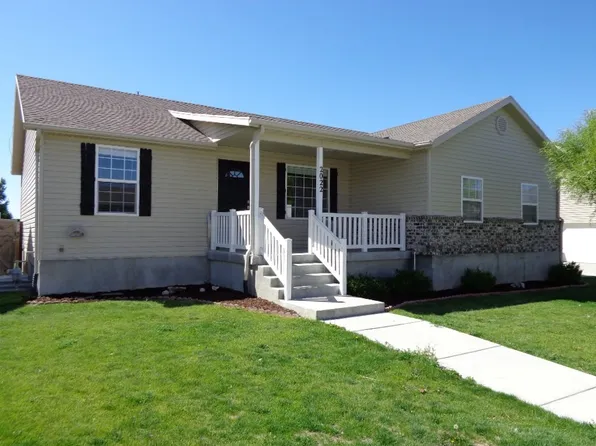 2022 E Juniper Dr, Eagle Mountain, UT 84005