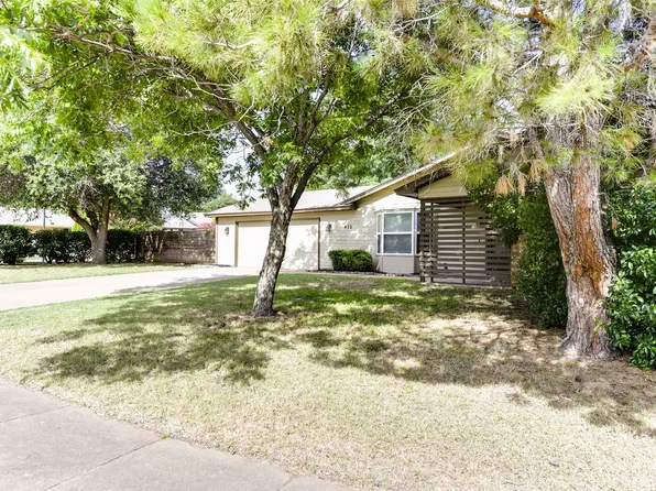432 Indian Crest Dr, Saginaw, TX 76179