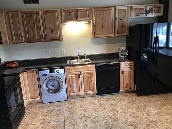 Huge kitchen with hickory cabinets!