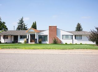 561 Thompson Ave, Chappell, NE 69129