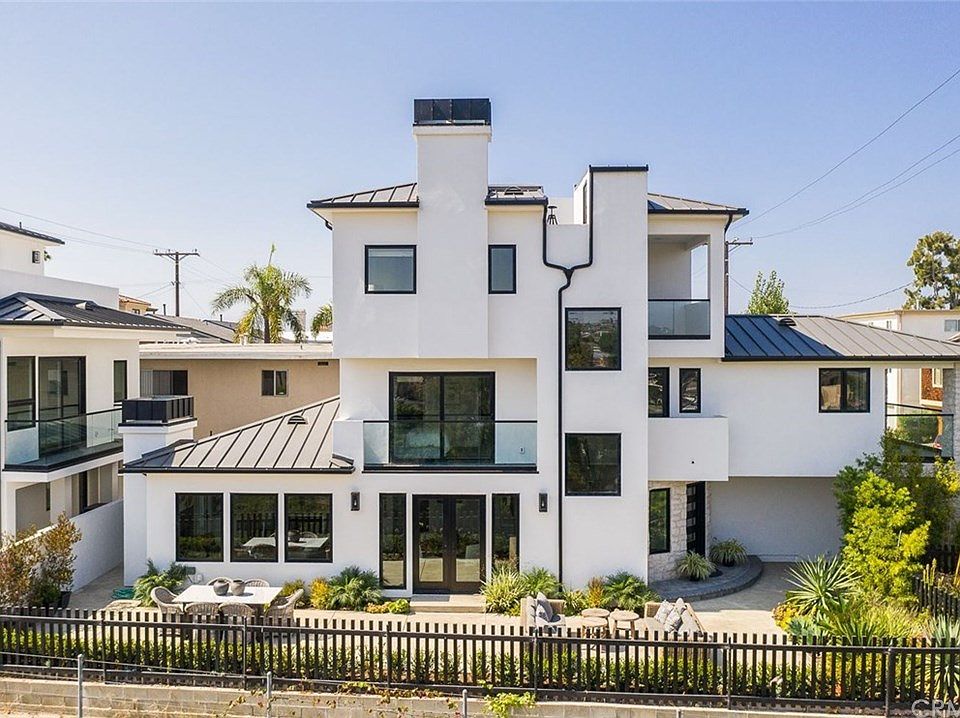 1st image of 312 Dahlia Pl