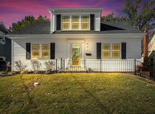 911 N Geyer Rd, Saint Louis, MO 63122