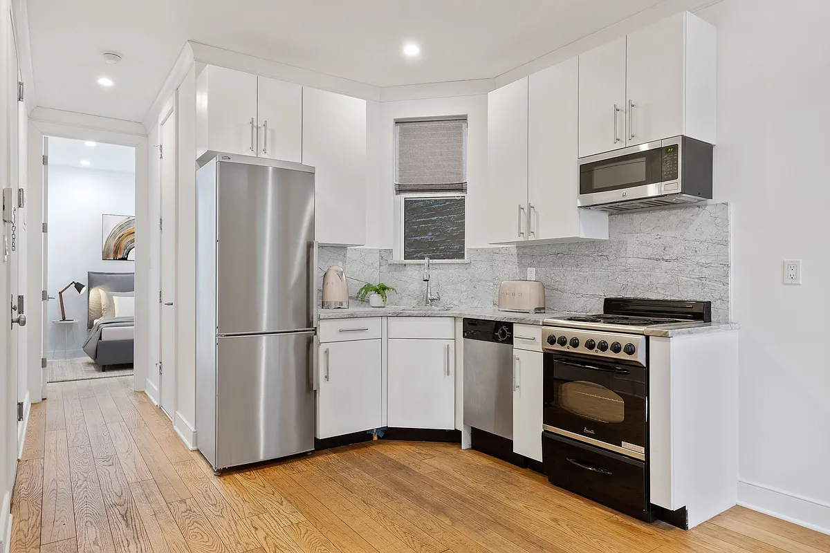 Building Photo - 205 E 33rd St #10
