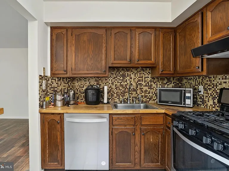 106 Lassen Ct #8 — Photo 2