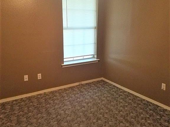 5th image of 405 Briar Creek Dr