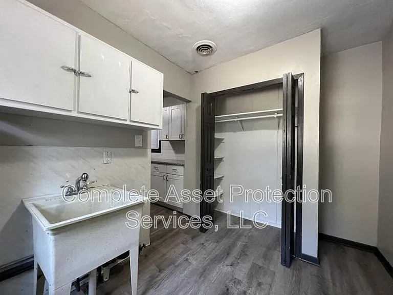1119 E 39th Pl — Photo 4