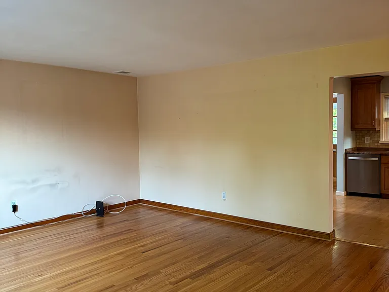 243 Donaldson Ave — Photo 4