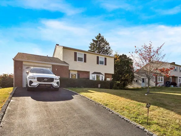 756 Burdett Dr, Upper Chichester, PA 19014