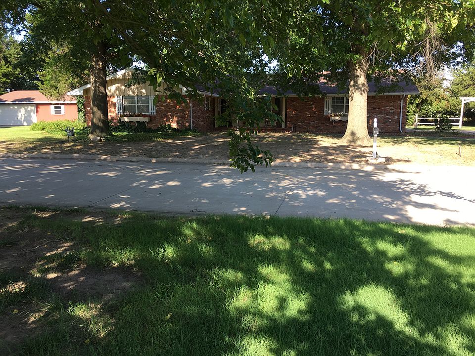 1st image of 601 Oakdale Dr