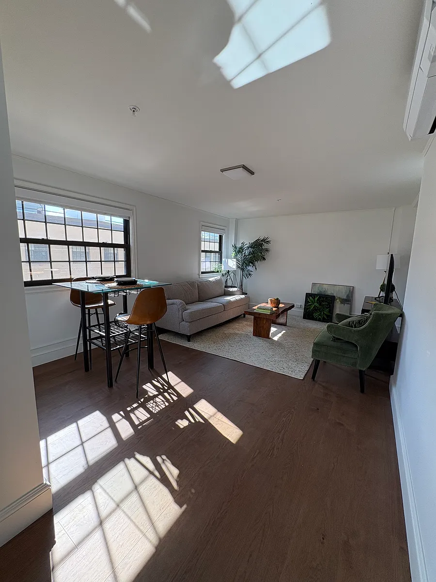 Building Photo - 1210 Massachusetts Ave #2F