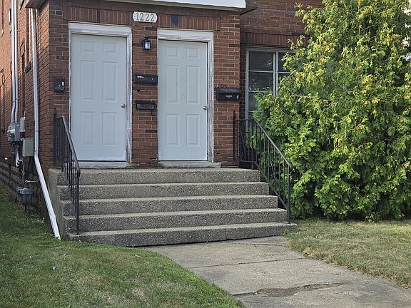 2nd image of 1222 W 26th St #1