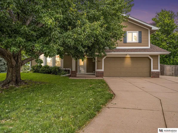 7811 Crabapple Ct, La Vista, NE 68128