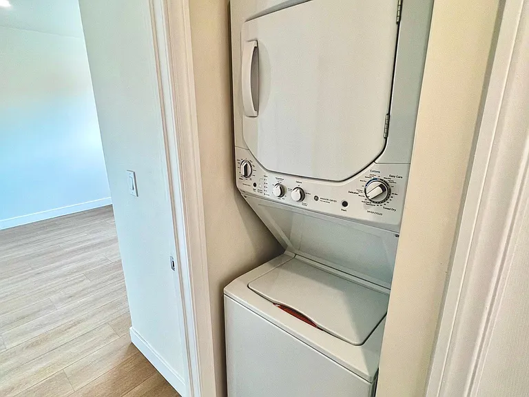 2906 Carmona Ave #4 — Photo 12