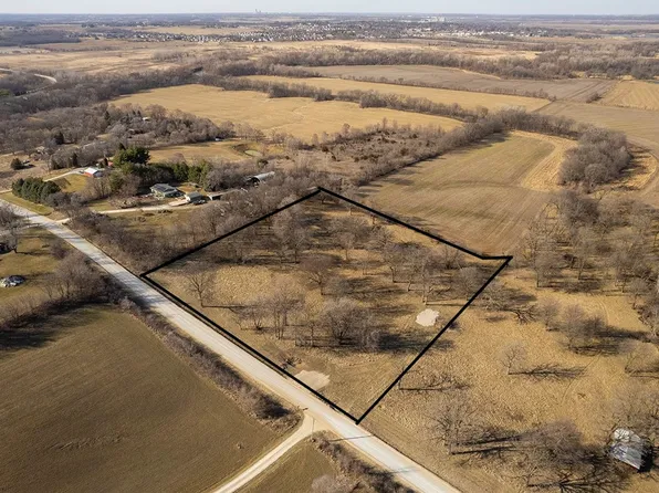 17611 Cleveland St, Carlisle, IA 50047