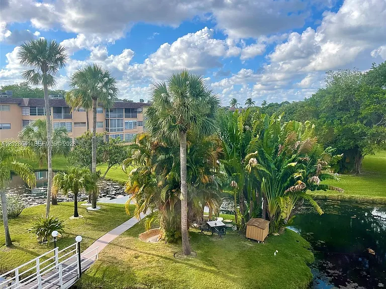 5021 W Oakland Park Blvd #309 — Photo 2
