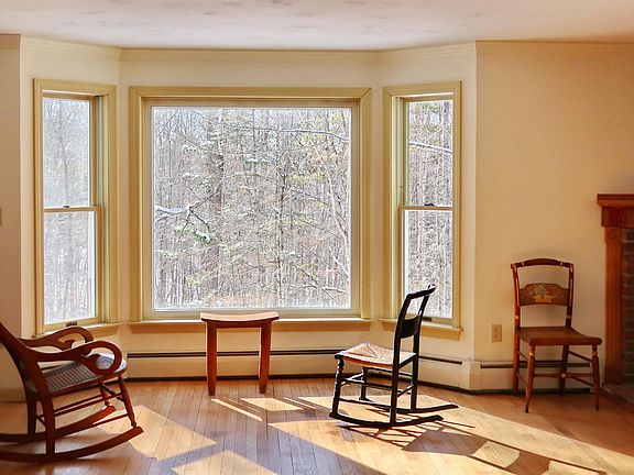 4th image of 637 Wallace Hill Road