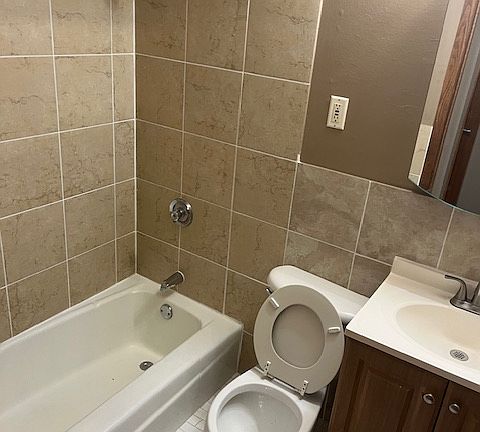 3rd image of 2301 Pillsbury Ave S APT 19