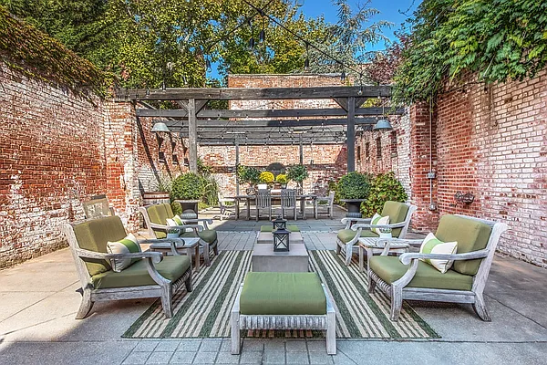 Sold by Compass | media 1