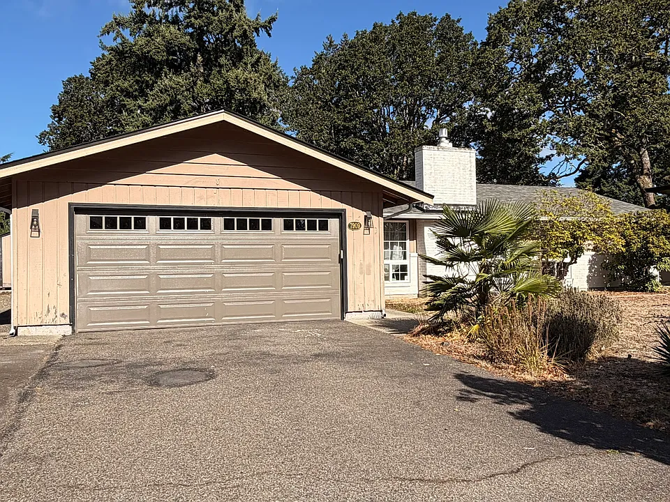 7909 Onyx Dr SW