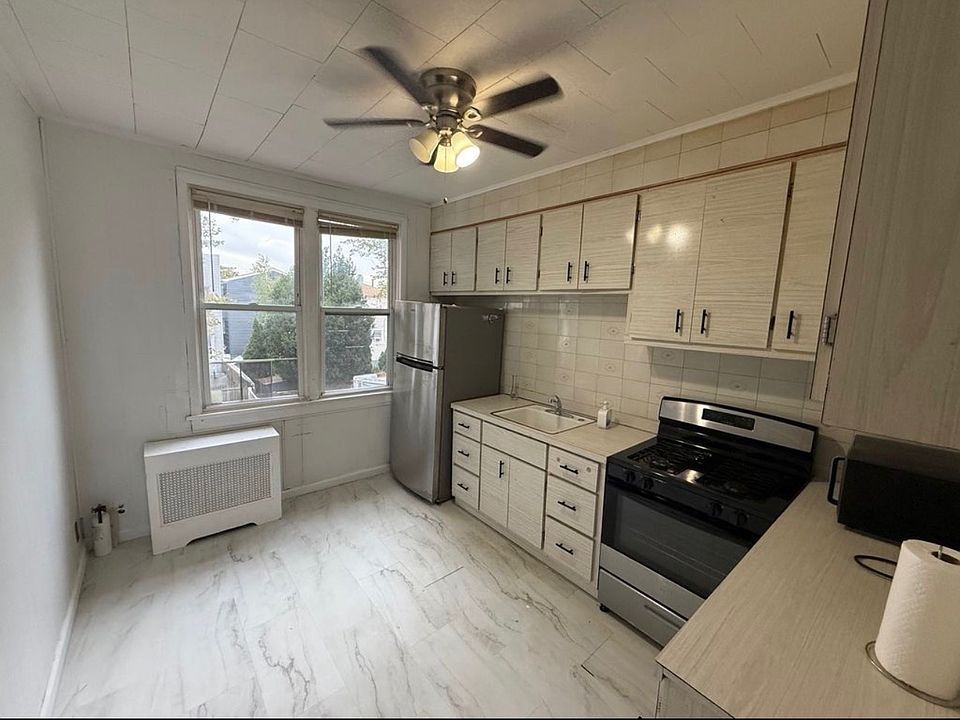 1st image of 186 Boyd Ave Floor 2