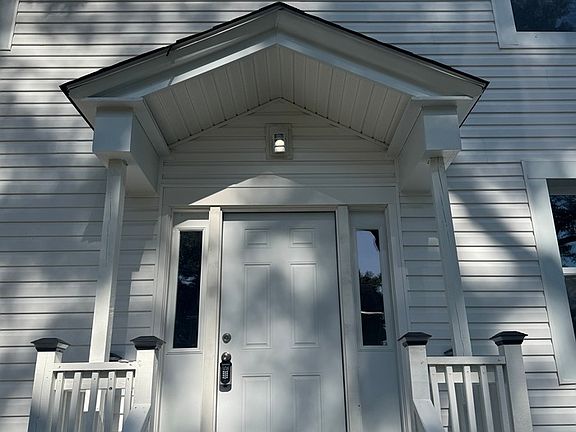 3rd image of 5599 Craig Ave