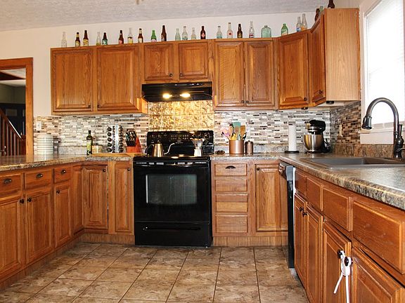 2nd image of 106 Comer Ave