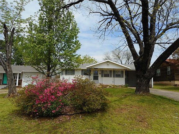 2nd image of 304 Skyline Dr