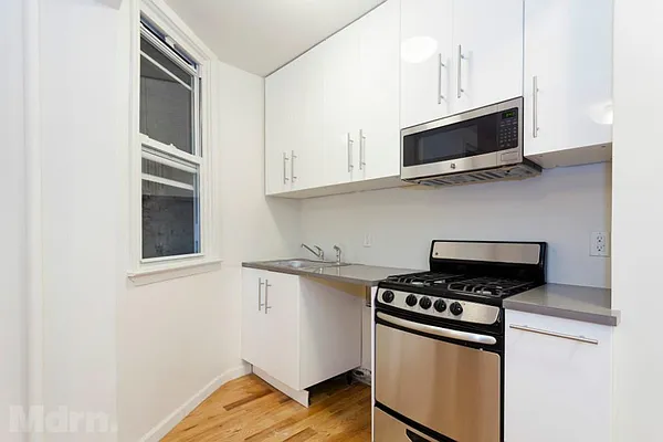 Rented by Mdrn Residential | media 34