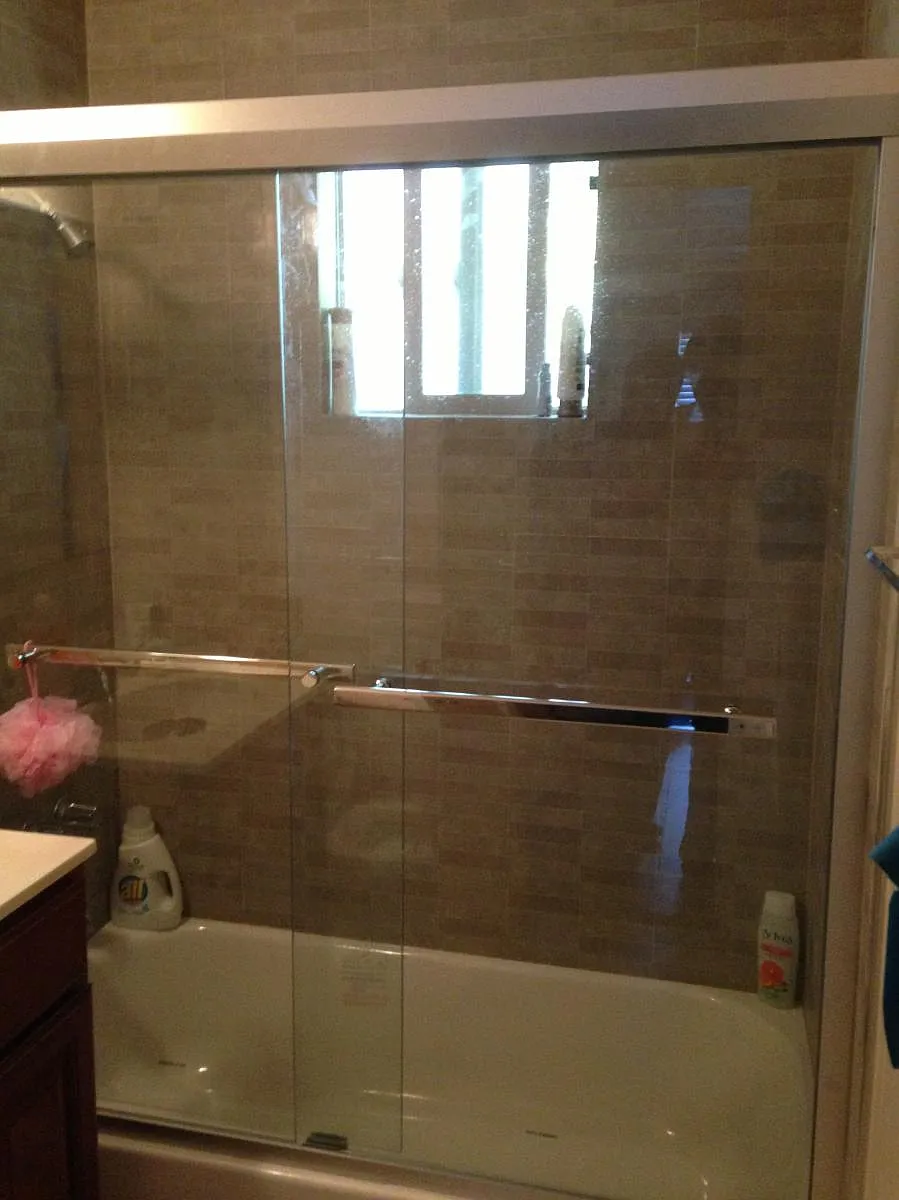 bath room - 3848 College Ave #MIDDLE