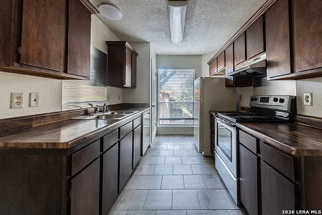 2 bed, 2.0 bath, 1118 sqft, $1,285 — Photo 4