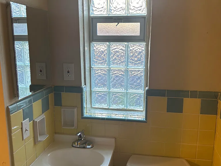 230 Ludlow Ave #4 — Photo 5