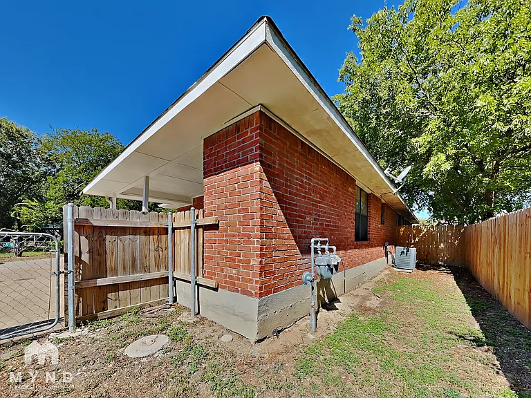 106 Conner St — Photo 12