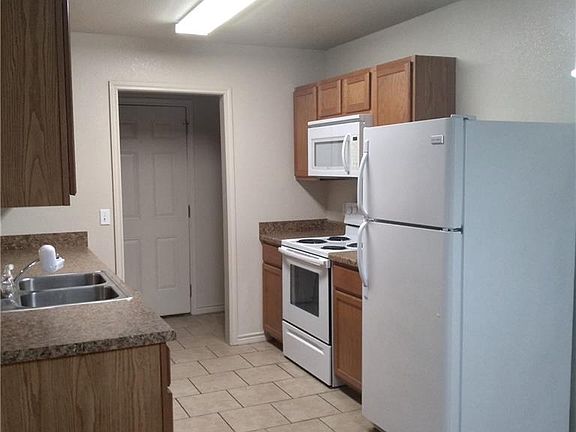 5th image of 2317 Paul Revere St #B