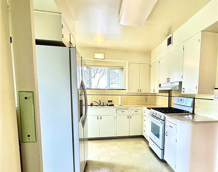 1488 Kensington Rd — Photo 5