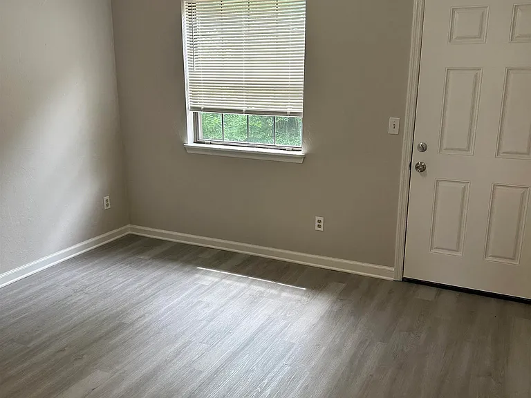 370 Hayden Rd — Photo 9