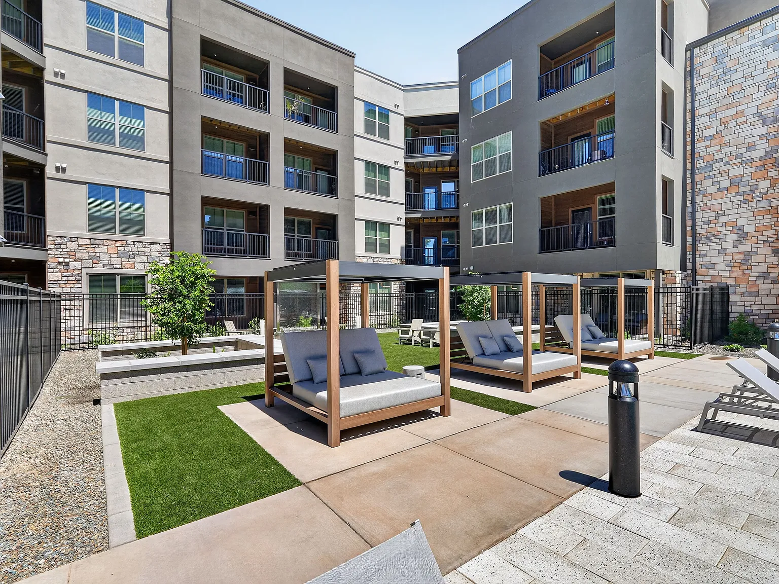 Refinery at Pointe17 — Photo 3